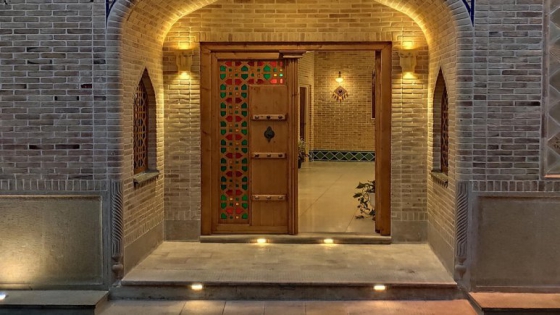 نمای اقامتگاه اقامتگاه سنتی پنج دری شیراز